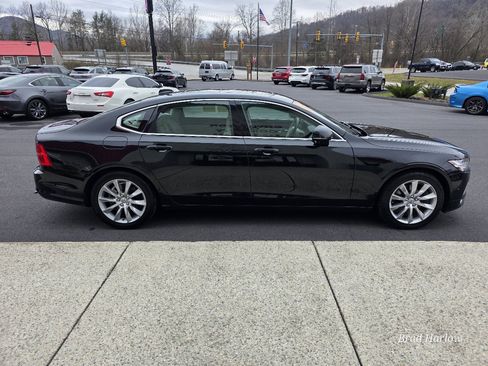 Used 2018 Volvo S90 T6 Momentum w/ Convenience Package image 4