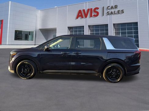 Used 2025 Kia Carnival image 2