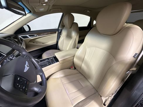 Used 2015 Hyundai Genesis 3.8 w/ Option Group 02 image 9