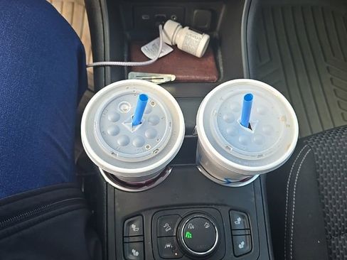 Used 2024 GMC Terrain SLE w/ Driver Convenience Package image 6