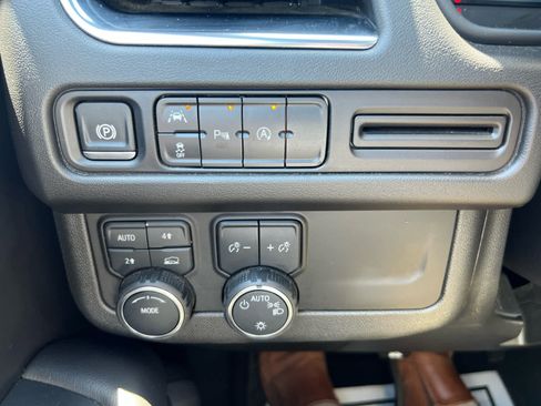 Used 2024 Chevrolet Tahoe LT AWD/4WD image 18
