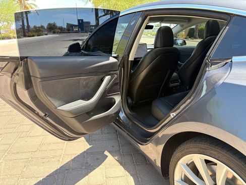 Used 2018 Tesla Model 3 Long Range RWD image 9