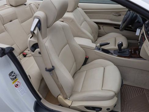 Used 2007 BMW 328i Convertible image 18