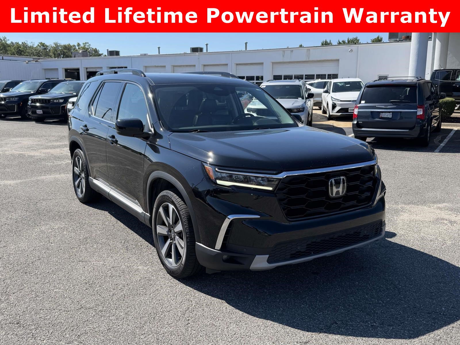 Used 2024 Honda Pilot Touring image 1