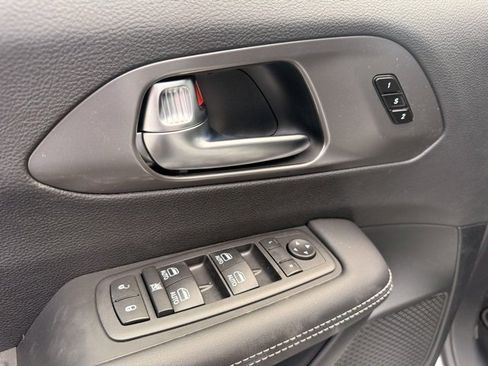 New 2026 Chrysler Pacifica Select image 11