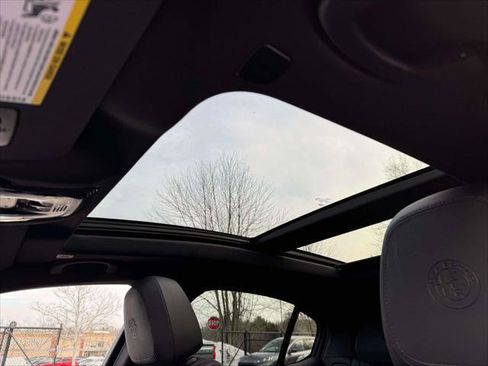 Used 2023 Alfa Romeo Stelvio Veloce image 18