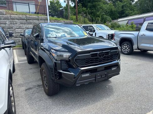 Used 2026 Toyota Tacoma TRD Off-Road AWD/4WD image 2