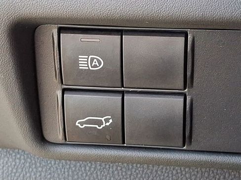 Used 2022 Toyota Highlander XLE AWD/4WD image 24