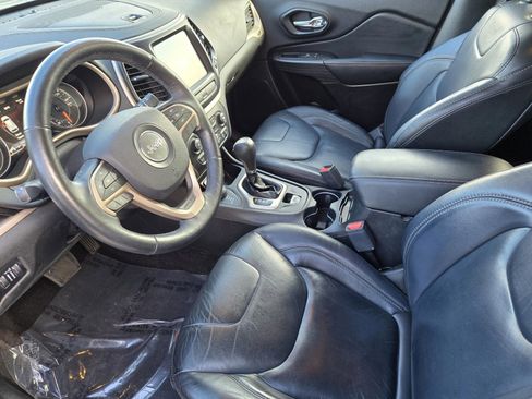 Used 2017 Jeep Cherokee Limited image 14