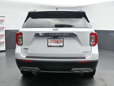 Used 2024 Ford Explorer XLT w/ Equipment Group 202A AWD/4WD image 8
