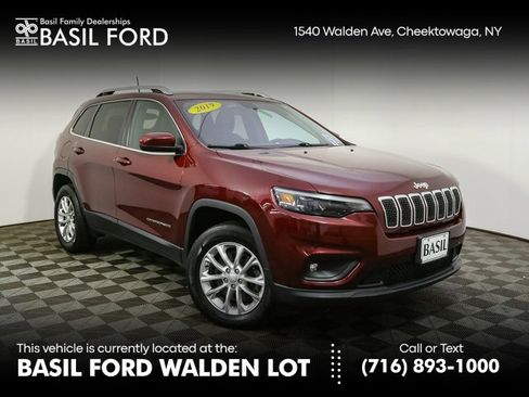 Used 2019 Jeep Cherokee Latitude w/ Cold Weather Group image 1