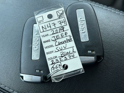 Used 2019 Jeep Cherokee Latitude Plus w/ Comfort/Convenience Group AWD/4WD image 39