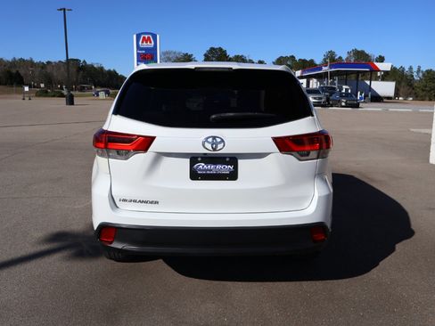 Used 2019 Toyota Highlander LE image 8