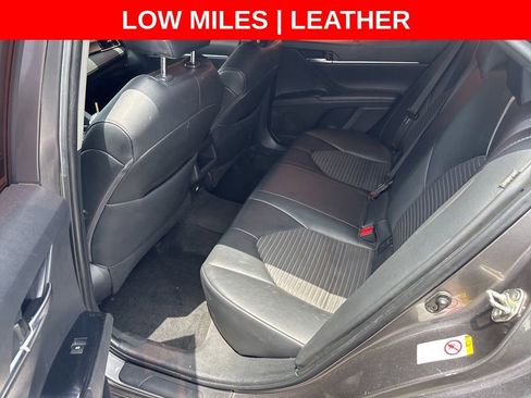Used 2018 Toyota Camry SE FWD image 4