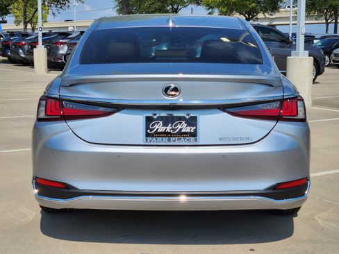 New 2025 Lexus ES 300h w/ Premium Package image 7