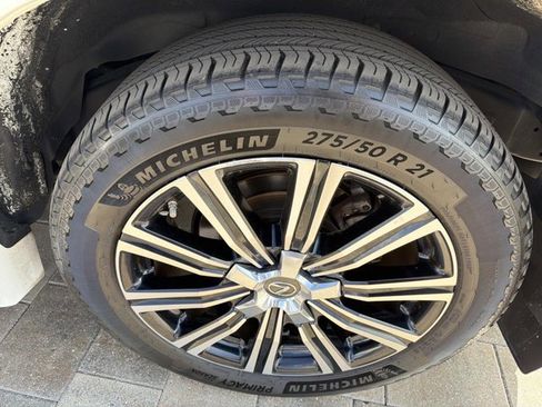 Used 2018 Lexus LX 570 4WD w/ Luxury Package image 34