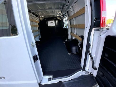 Used 2024 GMC Savana 2500 w/ Driver Convenience Package RWD image 15