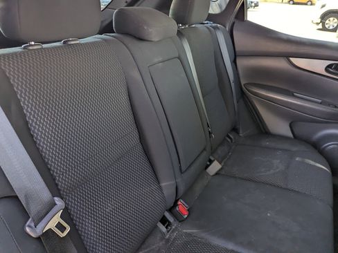 Used 2021 Nissan Rogue Sport S image 9