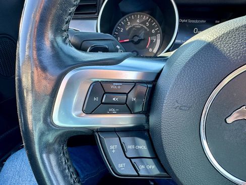 Used 2018 Ford Mustang Premium RWD image 34