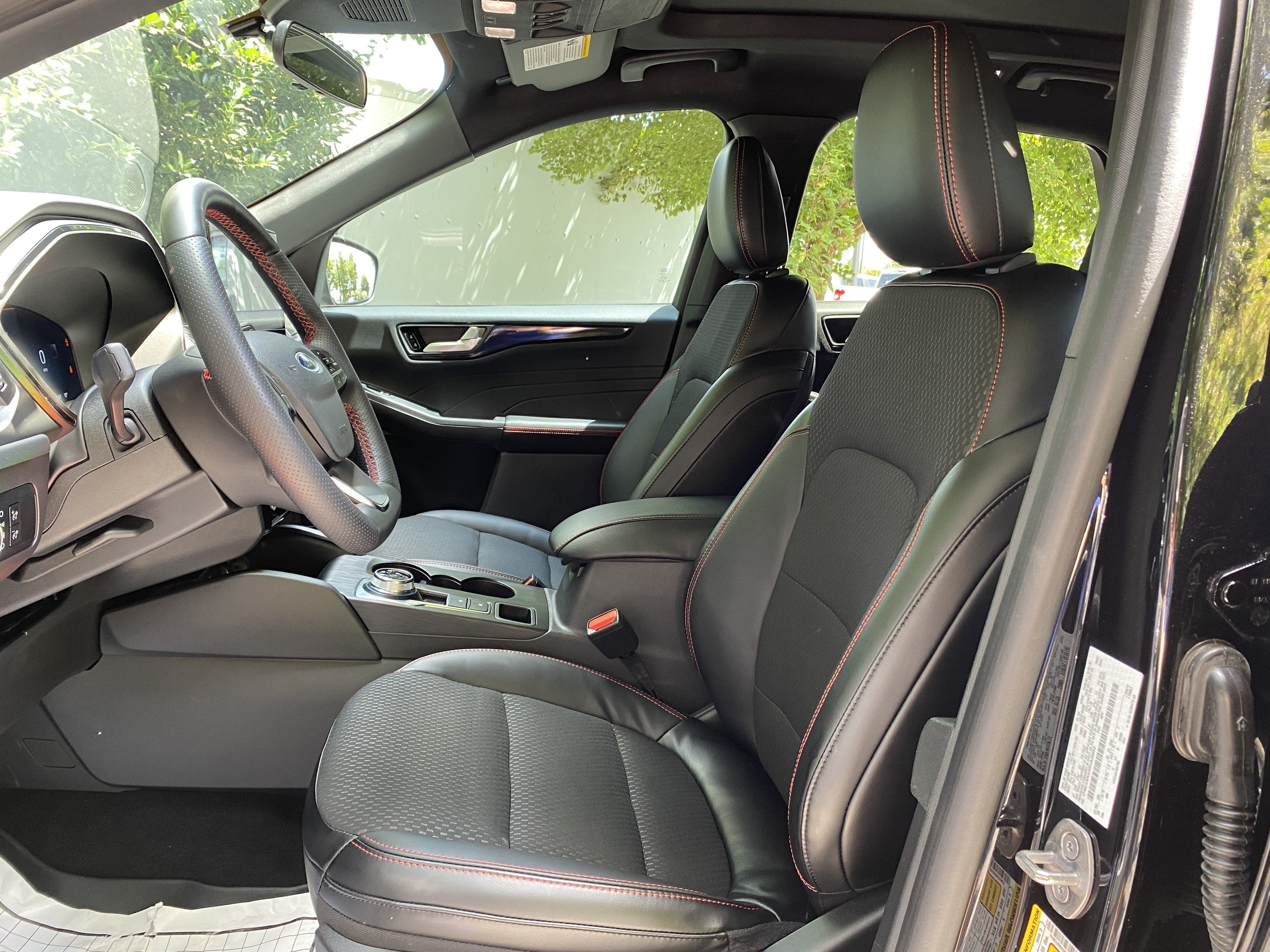 Used 2024 Ford Escape ST-Line Select w/ Tech Pack #2 AWD/4WD image 16