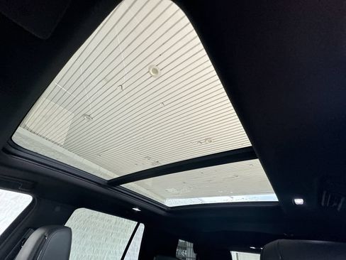 Certified 2022 Cadillac Escalade Premium Luxury AWD/4WD image 19