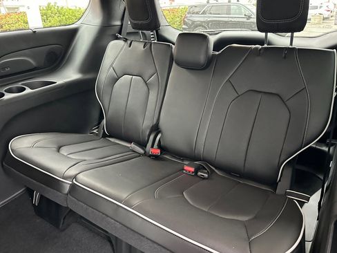 New 2026 Chrysler Pacifica Limited w/ Uconnect Theater Family Group image 16