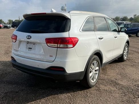 Used 2018 Kia Sorento FWD image 6
