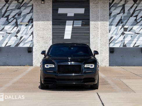 Used 2017 Rolls-Royce Wraith RWD image 3