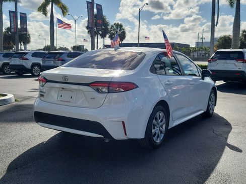 Used 2020 Toyota Corolla LE image 11