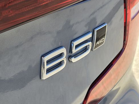 Used 2024 Volvo S60 B5 Core image 11