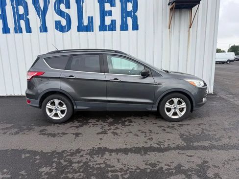 Used 2016 Ford Escape SE w/ Equipment Group 201A FWD image 9