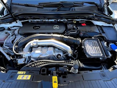 Certified 2025 Mercedes-Benz GLA 250 4MATIC image 33