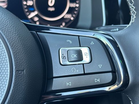 Used 2018 Volkswagen Golf R 4-Door AWD/4WD image 27