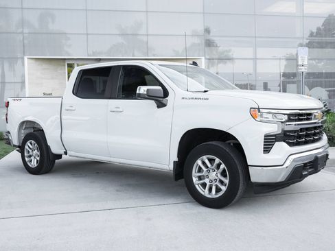 Used 2023 Chevrolet Silverado 1500 LT AWD/4WD image 4