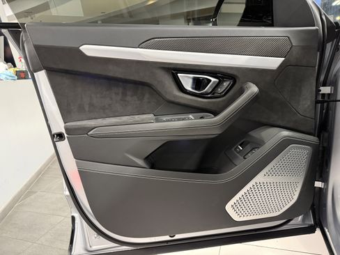 Used 2021 Lamborghini Urus image 13