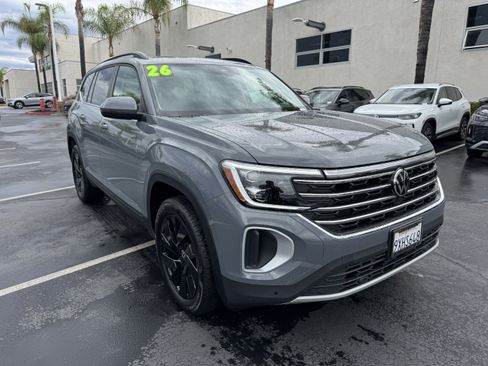 Used 2026 Volkswagen Atlas SE FWD image 2