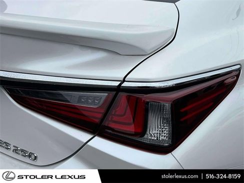Used 2023 Lexus ES 250 w/ Premium Package image 15