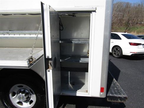 Used 2013 Chevrolet Express 3500 image 19