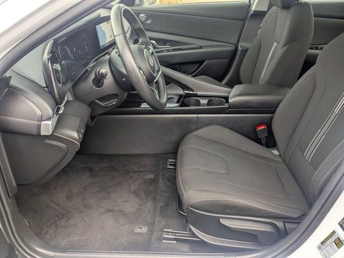 Used 2025 Hyundai Elantra SEL FWD image 31