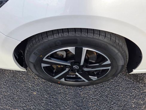 Used 2024 Nissan Sentra SV FWD image 18