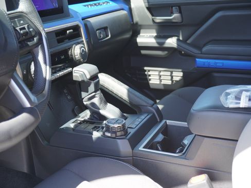 Used 2025 Toyota Tacoma TRD Off-Road w/ TRD Off Road Upgrade Package AWD/4WD image 21