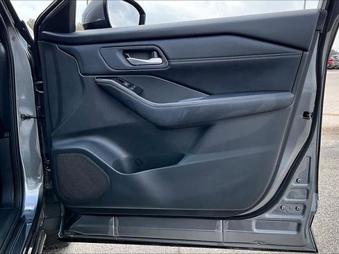 Used 2025 Nissan Rogue SV w/ SV Premium Package image 23