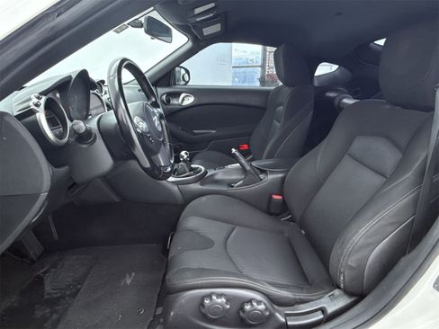 Used 2016 Nissan 370Z w/ Sport Package image 11