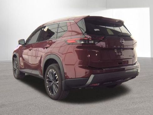 Used 2025 Nissan Rogue SL w/ Tech Package AWD/4WD image 3