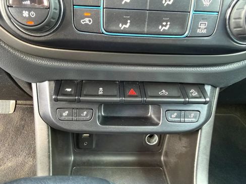 Used 2015 Chevrolet Colorado Z71 AWD/4WD image 25