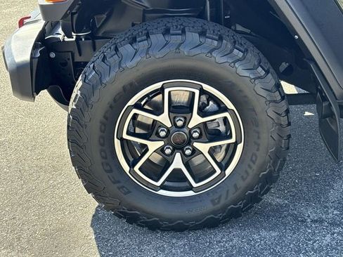 Used 2024 Jeep Wrangler Unlimited Rubicon w/ Technology Group AWD/4WD image 32