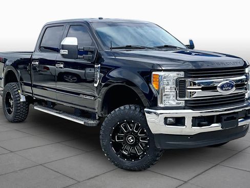 Used 2017 Ford F250 XLT w/ XLT Premium Package AWD/4WD image 2