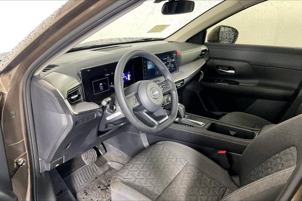 Used 2025 Nissan Kicks SV AWD/4WD image 15