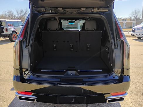 Used 2021 Cadillac Escalade ESV Premium Luxury w/ Driver Assist Tech Package image 18