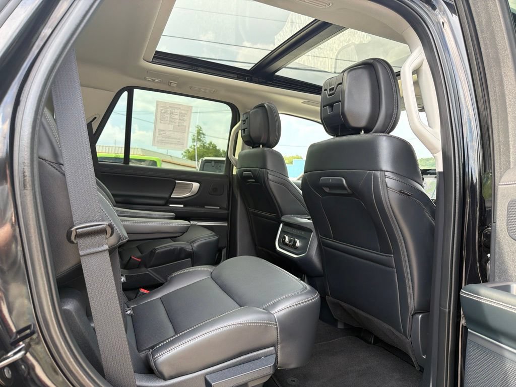 Used 2026 Ford Expedition Platinum w/ Driver's Package AWD/4WD image 63